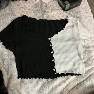 Black and white duo v neck cropped t shirt